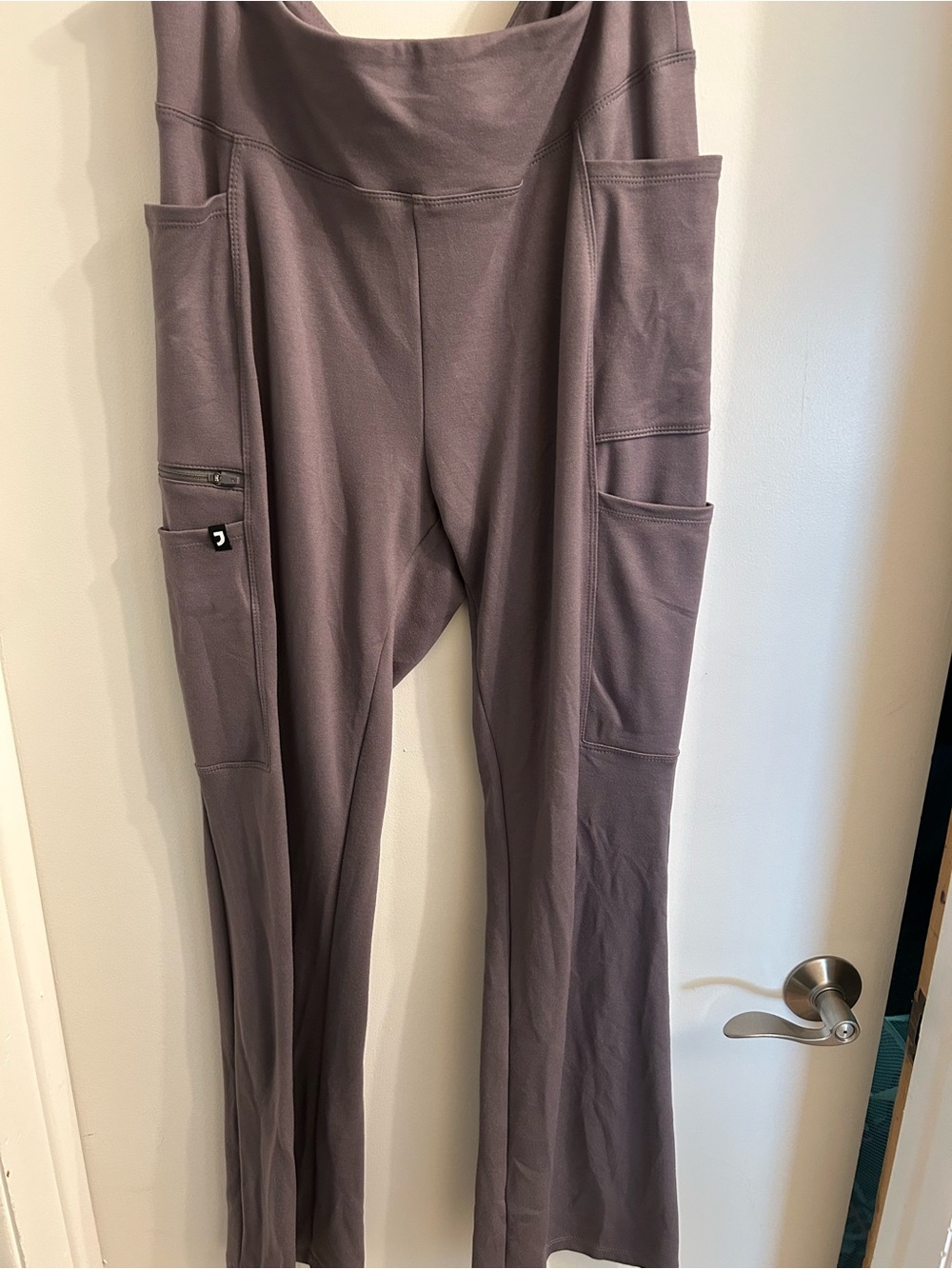 Jannuu scrub flare pant